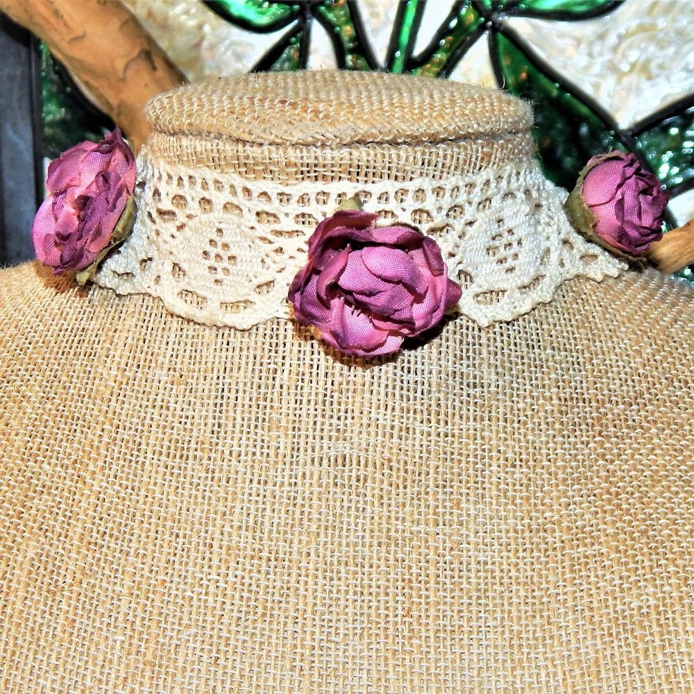 Vintage Enchanting Lace Rose Choker